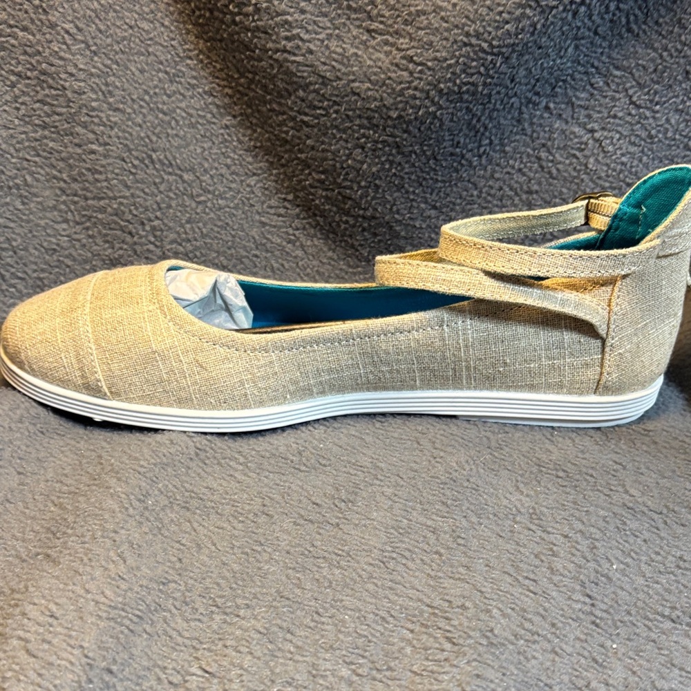 Elegant Beige Mary Jane Flats - Picture 2 of 8